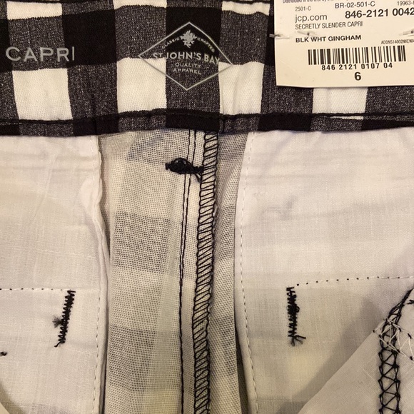 St. John's Bay - Women's Black and White Checkered Capri Pants (NWT) - Picture 4 of 6
